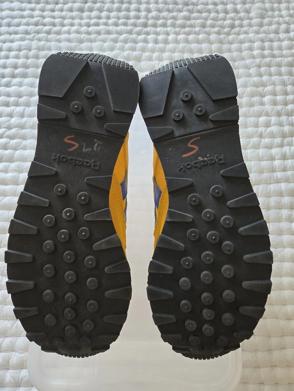 Reebok touch secure detailing